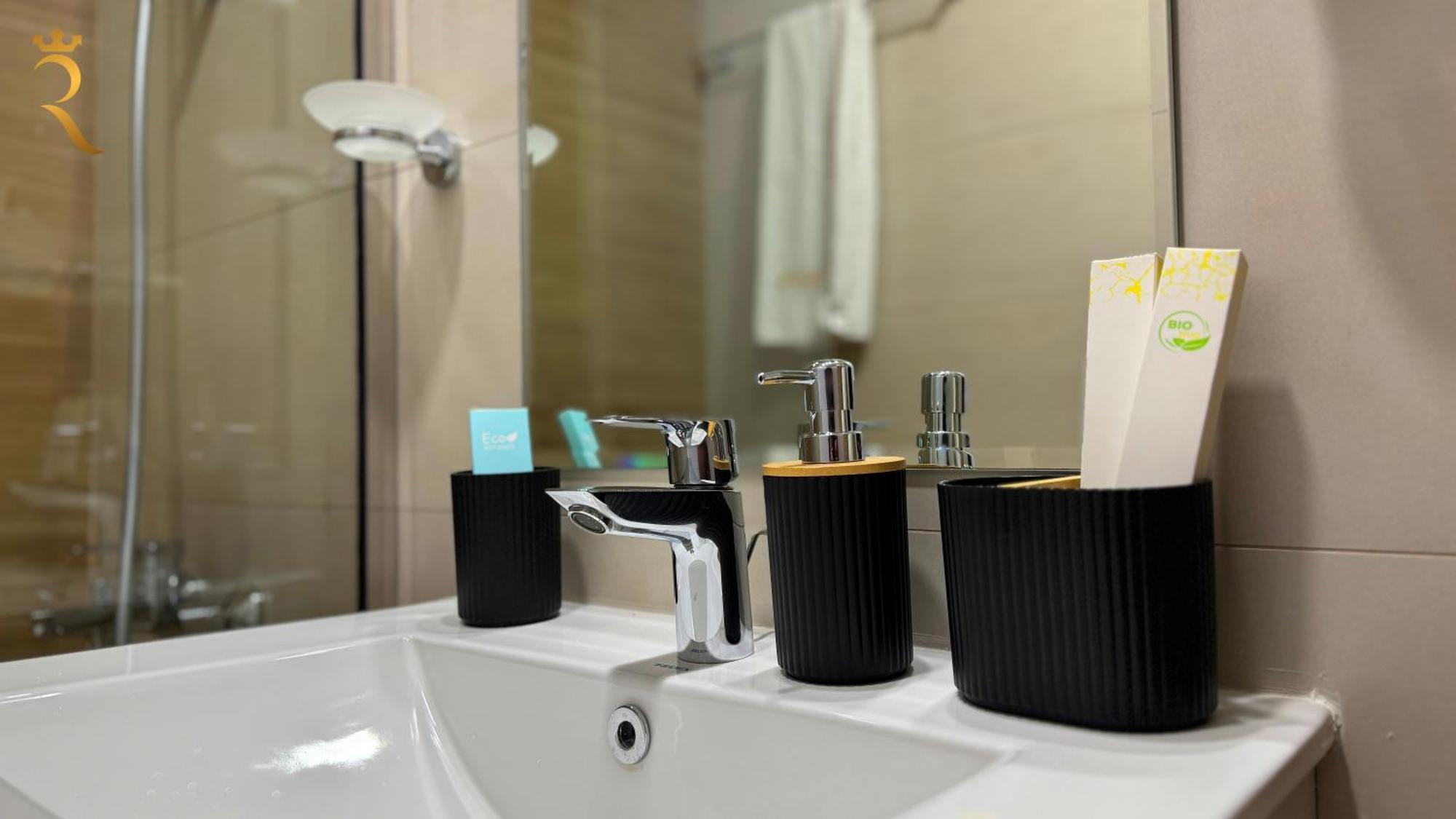 Appartamento Refined 2br Escape With Pool And Parking - Masdar Abu Dhabi