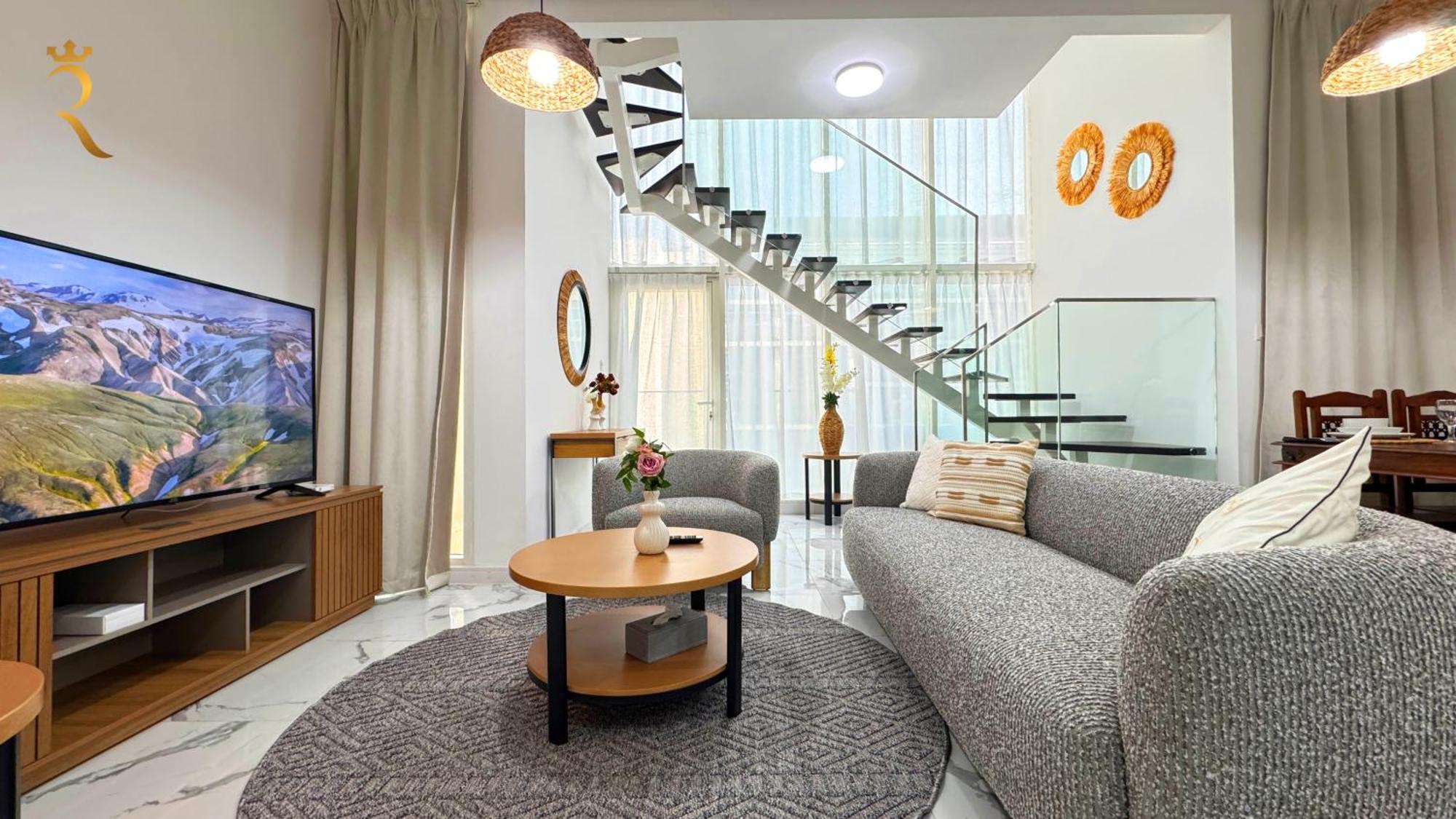 Appartamento Refined 2br Escape With Pool And Parking - Masdar